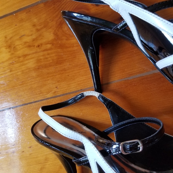 Carlos Santana Black and White Dress Shoes - Picture 9 of 9